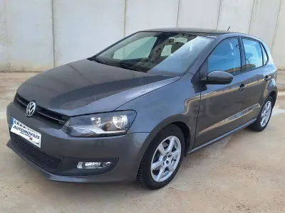 Usado VW Polo Advance 75 CV (55 kW) 2011 Gris / plata Utilitario