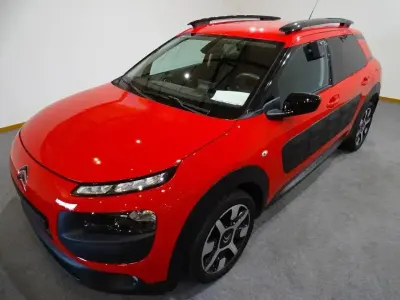 Usado Citroën C4 Feel 82 HP (60 kW) 2016 Vermelho Sedan