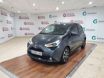 Usado Toyota Aygo X-play 72 CV (52 kW) 2020 Grisnegro Utilitario
