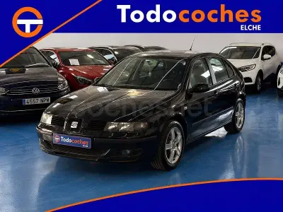 Usado Seat Leon Stella 105 CV (77 kW) 2005 Negro Utilitario