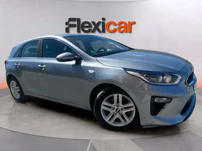Usado Kia Ceed 136 CV (100 kW) 2021 Gris Utilitario