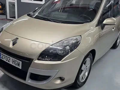 Usado Renault Scénic III Dynamique 130 CV (95 kW) 2012 Beige Monovolumen