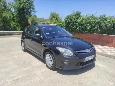 Usado Hyundai i30 Classic 90 CV (66 kW) 2010 Negro Berlina