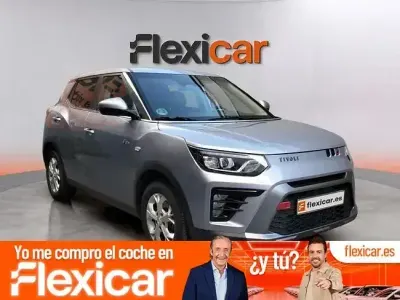Usado SsangYong Tivoli 163 CV (119 kW) 2024 Gris / plata SUV