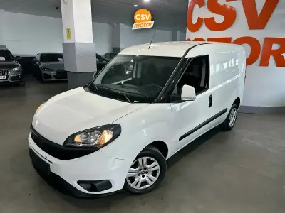 Usado Fiat Doblò 95 CV (69 kW) 2022 Blanco Monovolumen