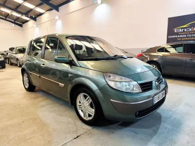 Usado Renault Scénic Expression 120 CV (88 kW) 2005 Verde Monovolumen