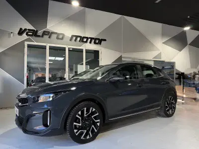 Usado Kia XCeed 100 CV (73 kW) 2024 Negro SUV