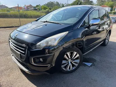 Usado Peugeot 3008 Access 120 CV (88 kW) 2015 Negro Familiar