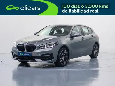 Begagnad BMW 118 Sport Line 136 HK (100 kW) 2023 Grå Halvkombi