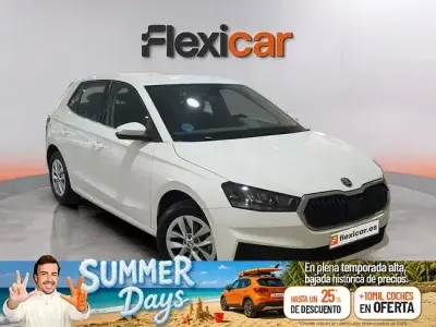 Usado Skoda Fabia Active 80 CV (58 kW) 2022 Blanco Utilitario