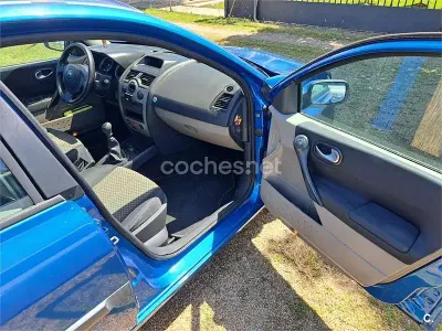 Usado Renault Mégane Privilege 105 CV (77 kW) 2005 Azul Berlina