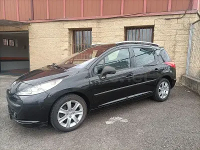 Usado Peugeot 207 Sport 90 CV (66 kW) 2008 Negro Familiar