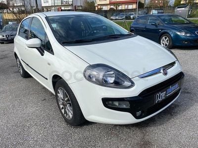 Usado Fiat Punto Pop 75 CV (55 kW) 2012 Blanco Utilitario