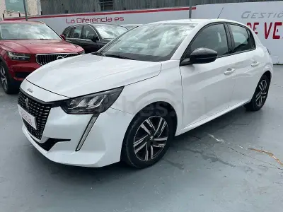 Usado Peugeot 208 Allure 100 CV (73 kW) 2020 Blanco Utilitario