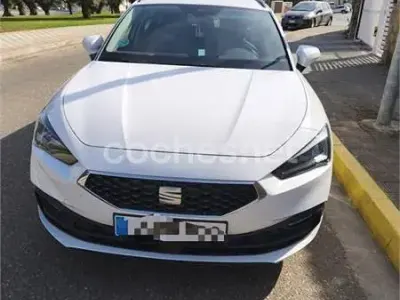 Usado Seat Leon Style 110 CV (80 kW) 2023 Blanco Familiar