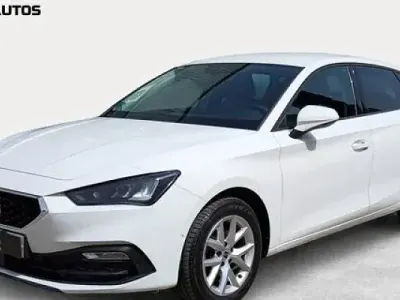 Usado Seat Leon Style 110 CV (80 kW) 2022 Blanco