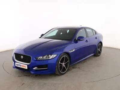 Usado Jaguar XE R-Sport 180 CV (132 kW) 2017 Azul Berlina