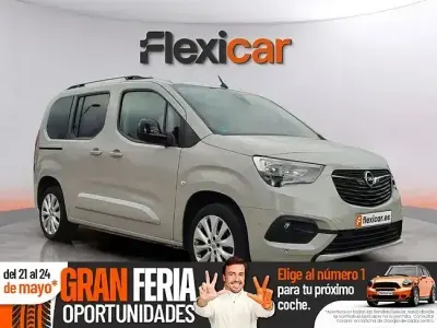 Usado Opel Combo Elegance 130 CV (95 kW) 2022 Gris Monovolumen