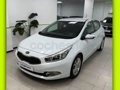 Usado Kia Ceed GT 128 HP (94 kW) 2015 Branco Sedan