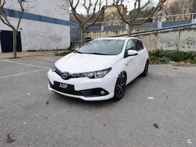 Usado Toyota Auris Hybrid Edition 136 CV (100 kW) 2018 Blanco Berlina
