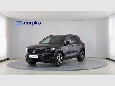 Negro onyx (metalizado) Usado 2020 Volvo XC40 Momentum SUV | 28.990 € (Un poco caro)