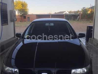 Usado Seat Leon 125 CV (91 kW) 2002 Negro Berlina