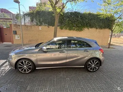 Usado Mercedes A180 Urban 109 CV (80 kW) 2015 Gris / plata Utilitario