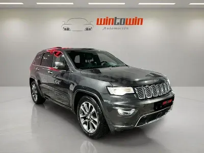 Usado Jeep Grand Cherokee Overland 250 CV (183 kW) 2018 Gris / plata SUV