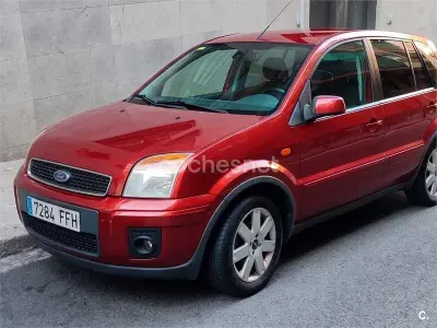 Usado Ford Fusion 90 CV (66 kW) 2006 Rojo Utilitario