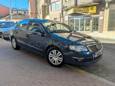 Usado VW Passat Highline 140 CV (102 kW) 2006 Azul Berlina