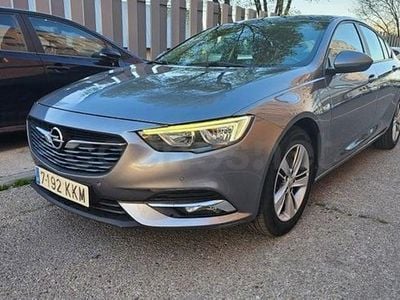 Usado Opel Insignia Selective 140 CV (102 kW) 2018 Gris / plata Berlina