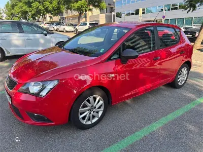 Usado Seat Ibiza ST Reference 90 CV (66 kW) 2017 Rojo Familiar