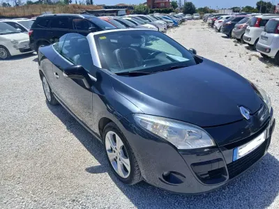 Usado Renault Mégane Cabriolet Dynamique 110 CV (80 kW) 2011 Gris Descapotable