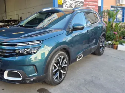 Usado Citroën C5 Aircross Shine 131 HP (96 kW) 2019 Azul SUV