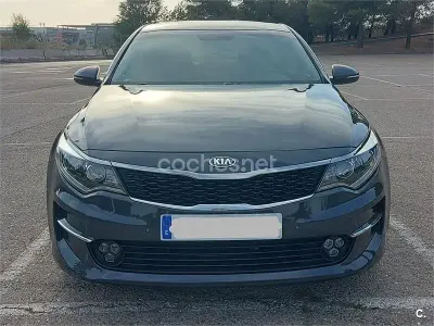 Usado Kia Optima 141 CV (103 kW) 2016 Gris / plata Berlina