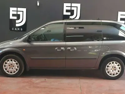 Usado Chrysler Voyager 150 CV (110 kW) 2004 Gris Monovolumen