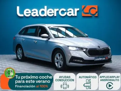 Usado Skoda Octavia Ambition 150 CV (110 kW) 2022 Plateado Familiar