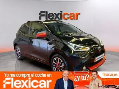 Usado Toyota Aygo x-style 72 CV (52 kW) 2021 Negro Utilitario