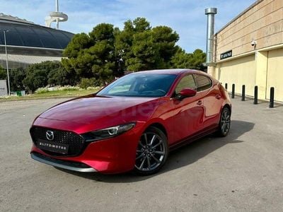 Rojo Usado 2024 Mazda 3 Exclusive-Line Berlina | 25.999 € (Precio justo)