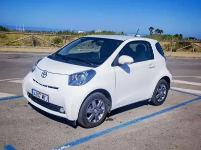 Usado Toyota iQ 90 CV (66 kW) 2009 Blanco Utilitario