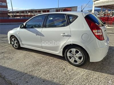 Blanco Usado 2011 Hyundai i30 Classic Berlina | 7900 € (Precio justo)