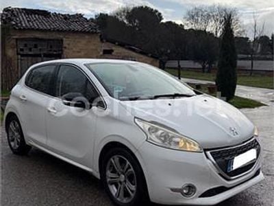 Blanco Usado 2012 Peugeot 208 Allure Utilitario | 4000 € (Buen precio)