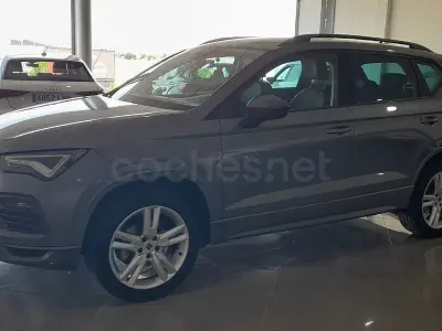 Usado Seat Ateca FR 150 CV (110 kW) 2025 Gris / plata SUV