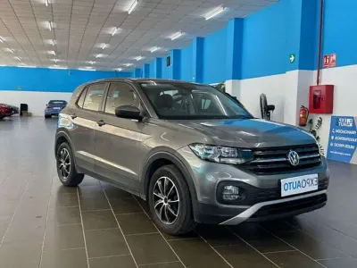 Usado VW T-Cross Advance 95 CV (69 kW) 2020 Gris / plata SUV