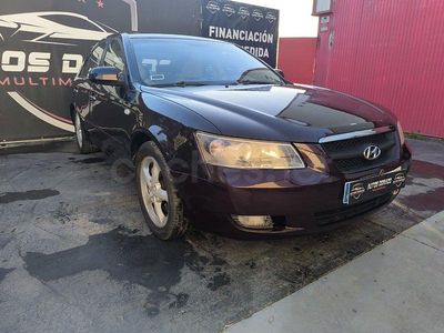 Usado Hyundai Sonata Style 140 CV (102 kW) 2006 Granate Berlina