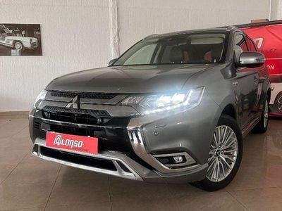 Usado Mitsubishi Outlander P-HEV 224 CV (164 kW) 2019 Gris / plata SUV