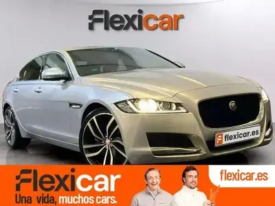Usado Jaguar XF R-Sport 180 CV (132 kW) 2017 Gris Berlina