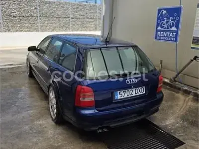 Usado Audi S4 Sport 265 CV (194 kW) 1999 Azul Familiar