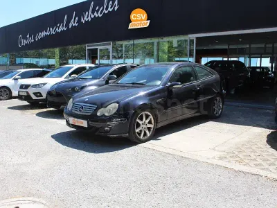 Usado Mercedes C220 Classic 150 CV (110 kW) 2005 Azul Berlina