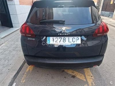 Usado Peugeot 2008 Signature Sky 110 CV (80 kW) 2019 Gris / plata SUV